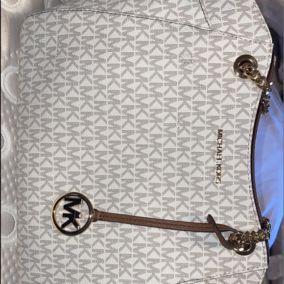 Purse - Picture 2 of 4